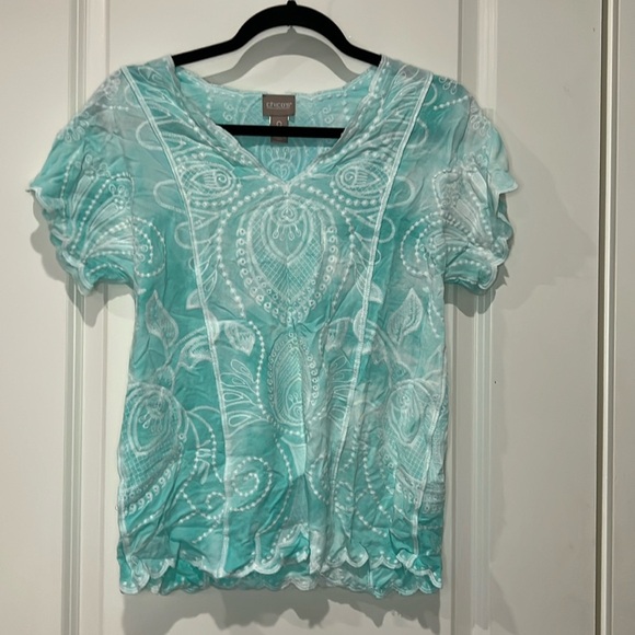 CHICOS BLUE ANE WHITE EMBROIDERED TOP WITH SCALLOPED TRIM CHICOS SIZE 0 - Picture 2 of 6